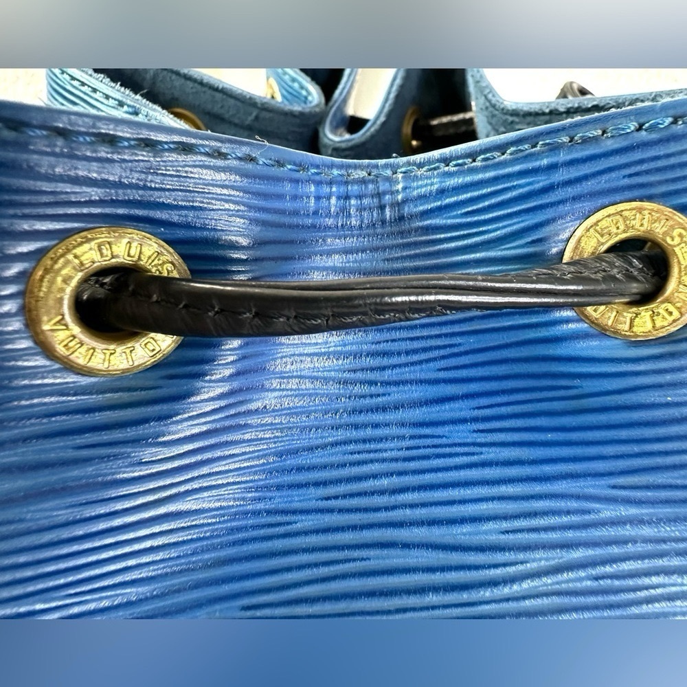 💙Vtg 90s LV Epi Leather Petit Noé Bucket Bag - Picture 3 of 16
